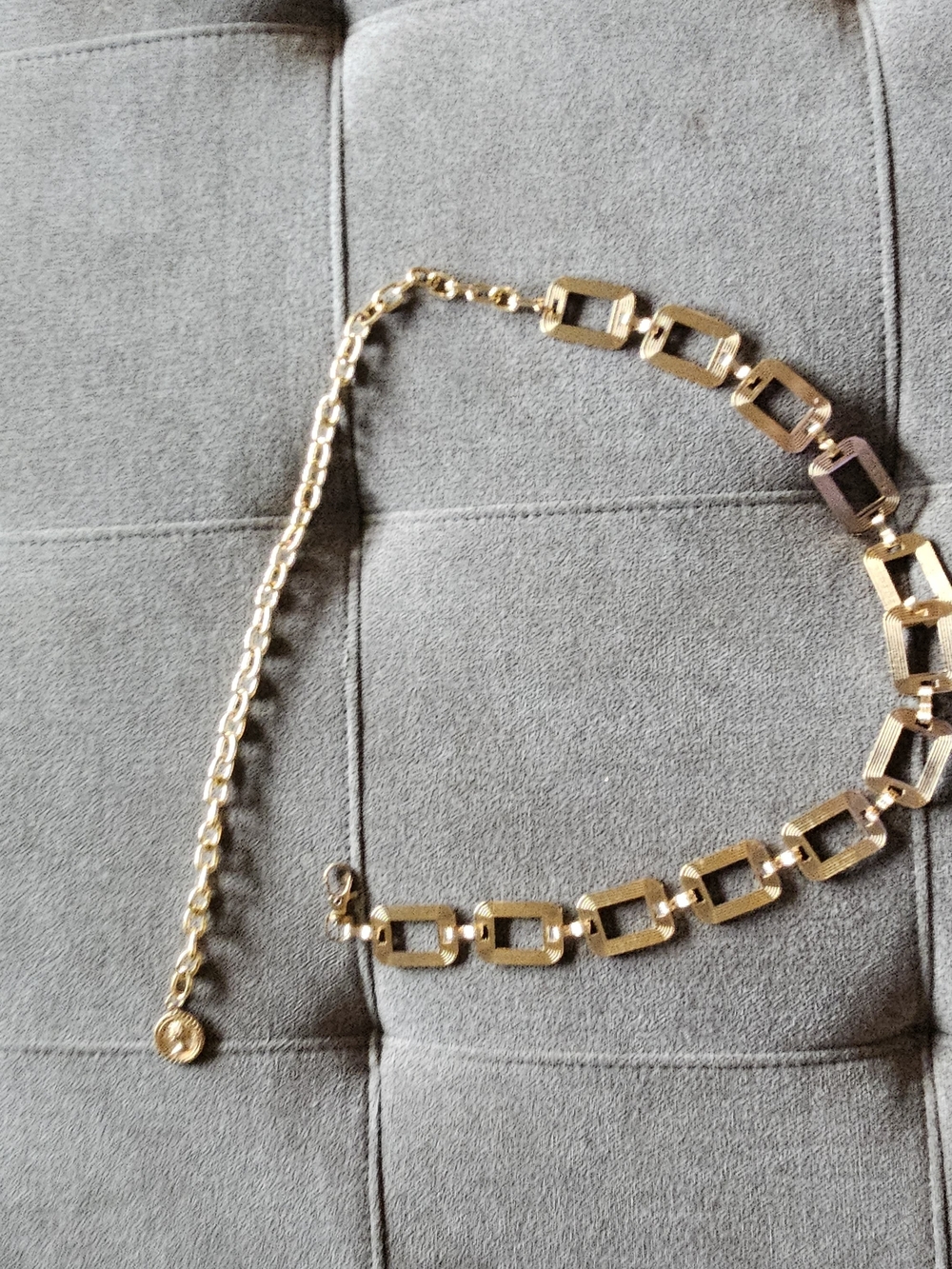 White House Black Market Gold Tone Geometric Chain Belt WHBM Adjustable - Picture 3 of 3